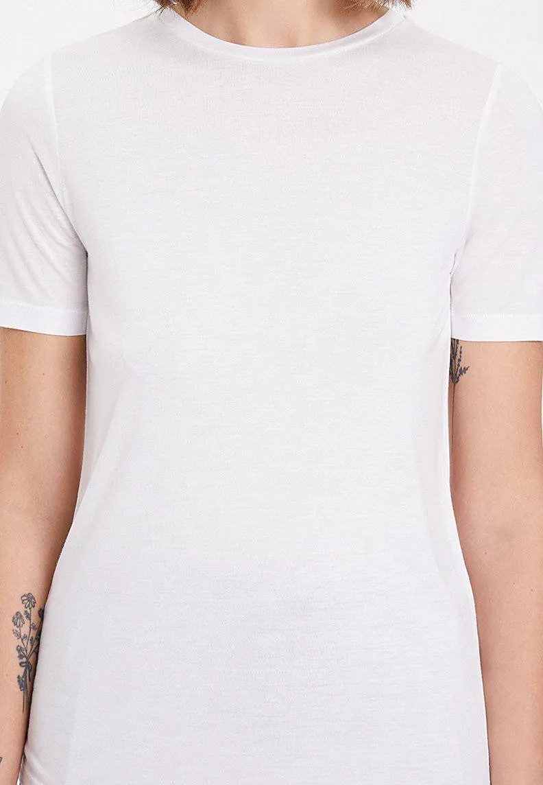Beyaz Basic Bisiklet Yaka Viskon Kadın T-Shirt ESSENTIALS CREW NECK LOOSE