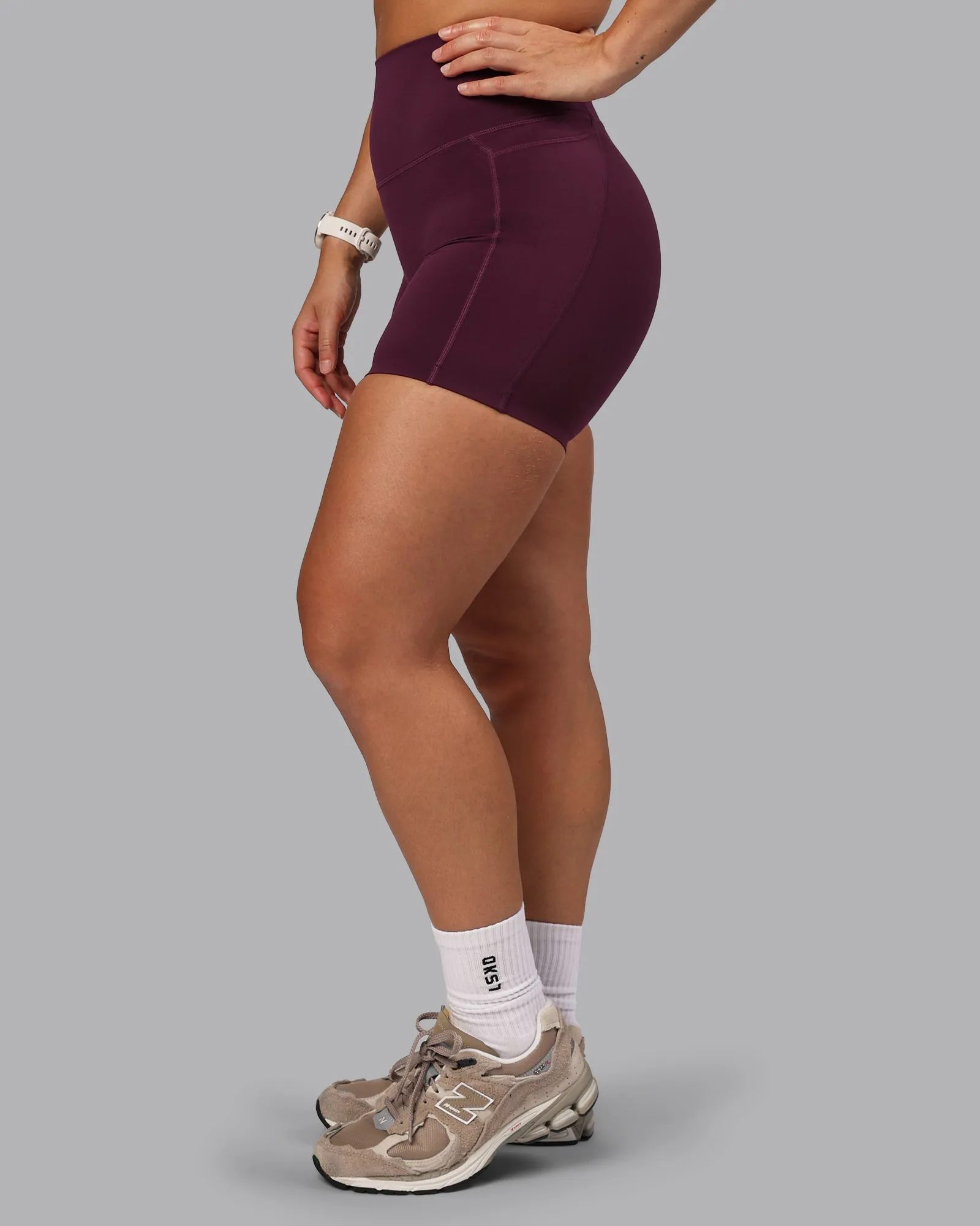 Elixir Mid Short Tight With Pockets - Cherry Lacquer