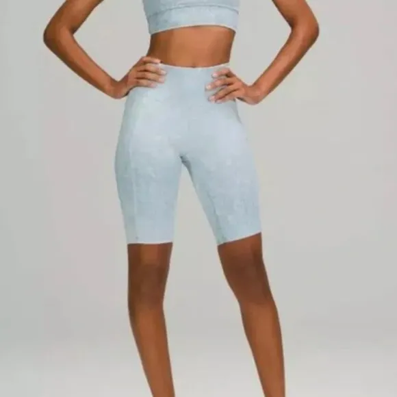 Lululemon Fast And Free High-Rise Short 10&quot; - City Grit White Blue Fog - Size 10