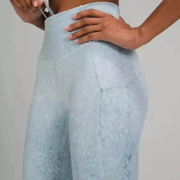 Lululemon Fast And Free High-Rise Short 10&quot; - City Grit White Blue Fog - Size 10