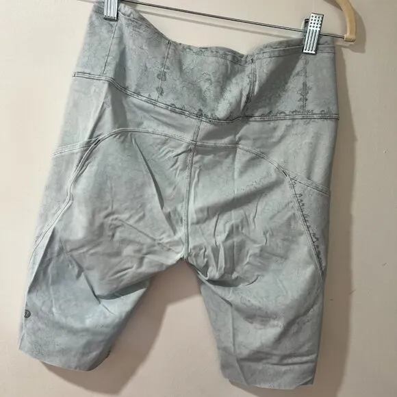 Lululemon Fast And Free High-Rise Short 10&quot; - City Grit White Blue Fog - Size 10