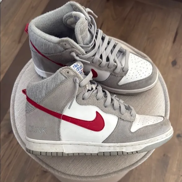 Nike Big Kid's Dunk Hi SE Lt Smoke Grey/Gym Red-White | Size 7Y