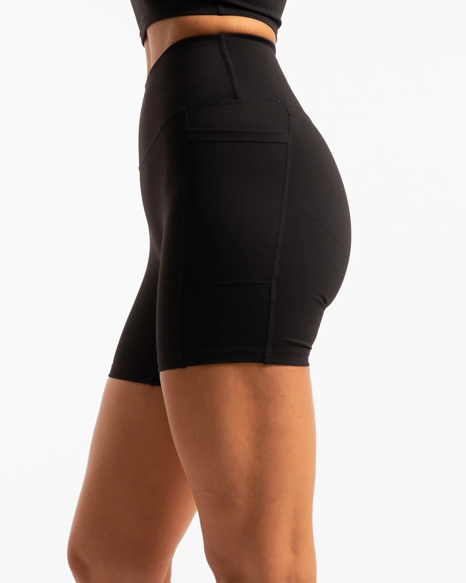 Not Your Basic Pocket Short - Onyx (Invisible Scrunch)