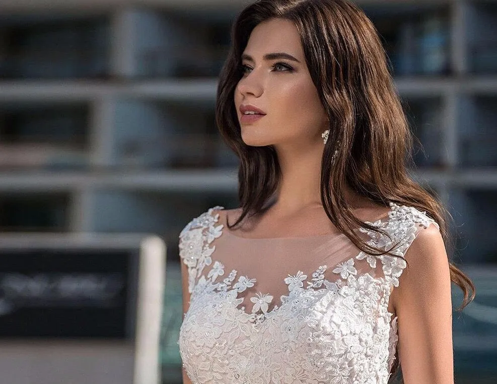 O-neck Buttons Up Sleeveless Princess Bride Gowns