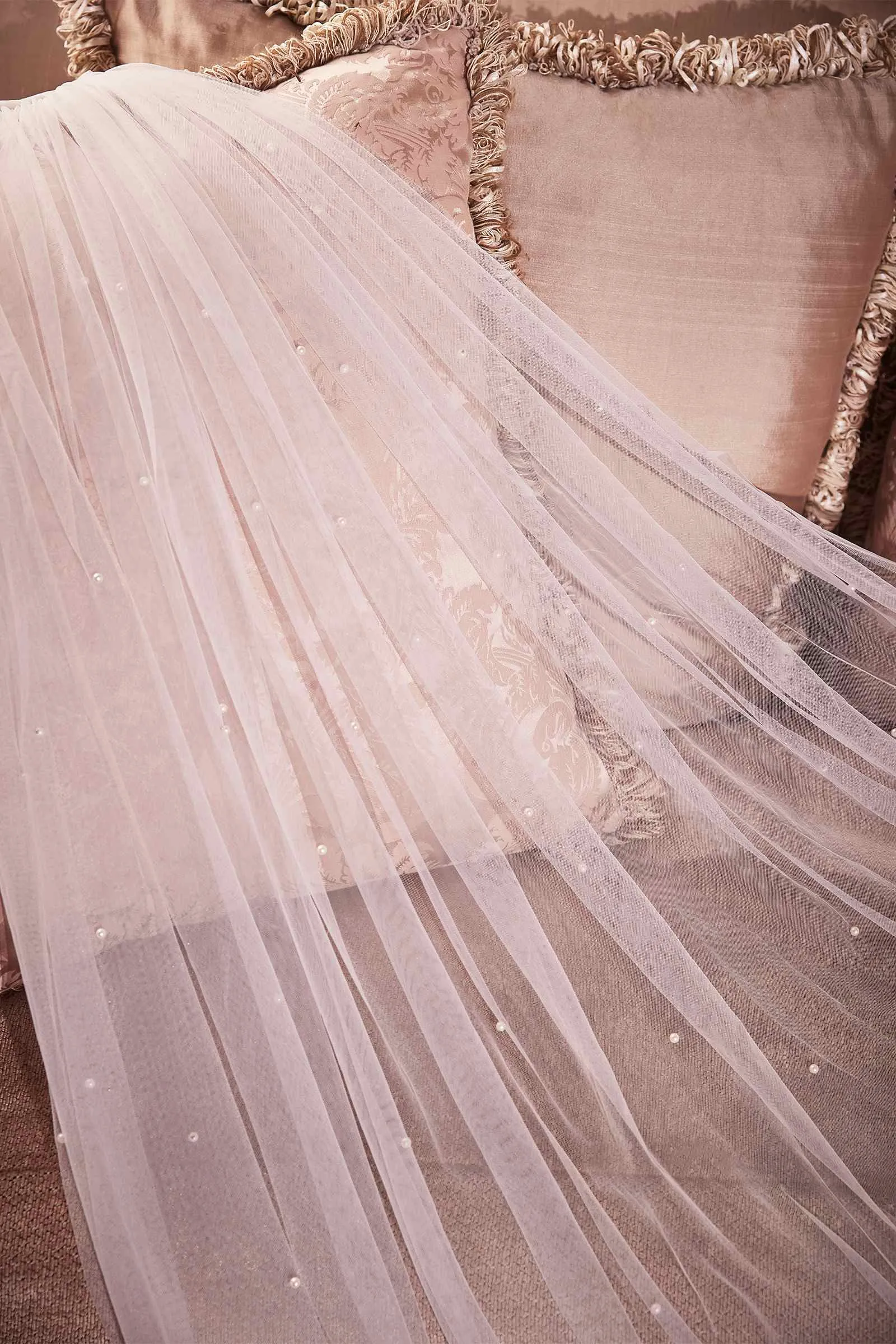 Pearl Drops Royal Veil